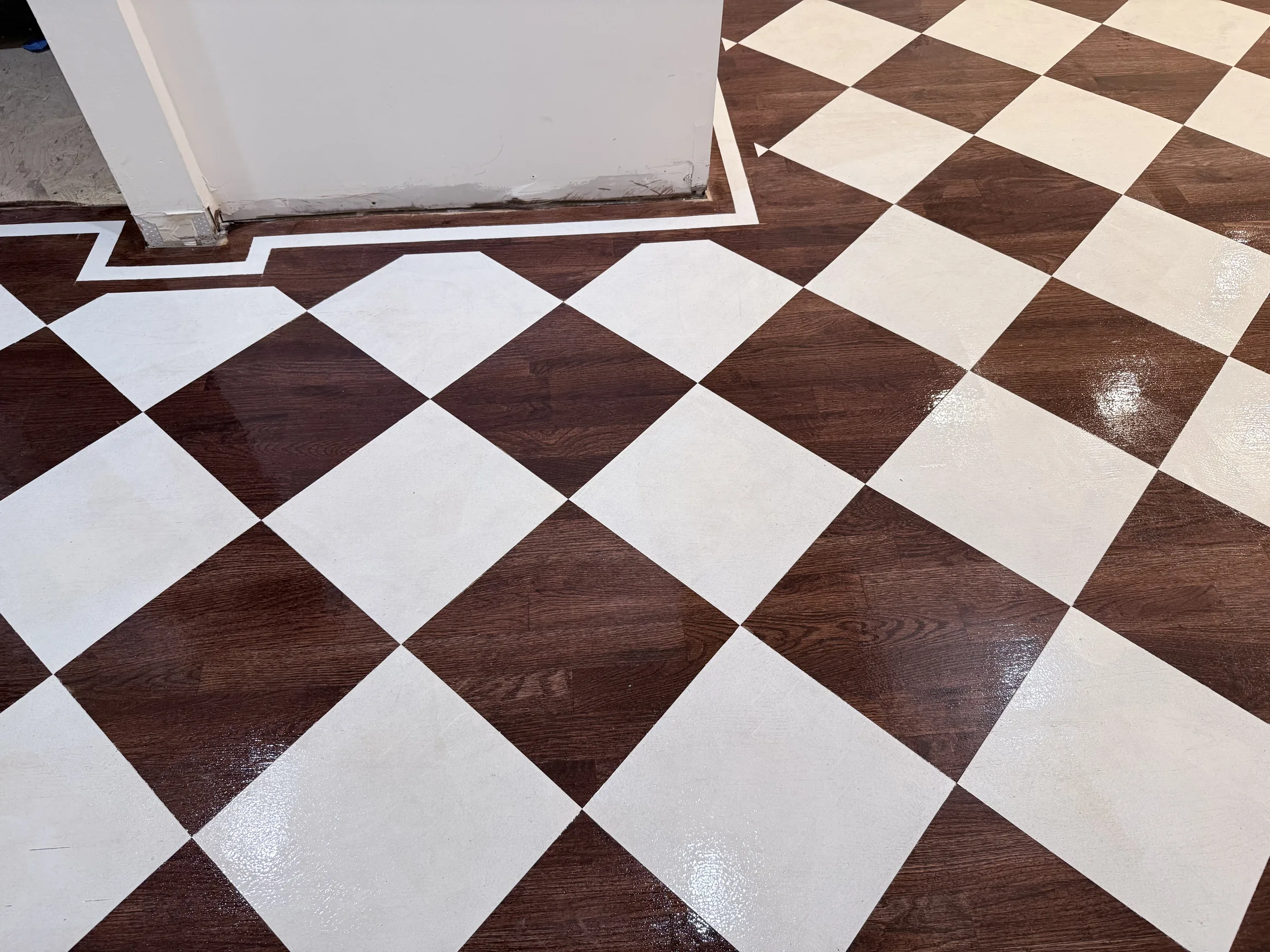 Close-up of the glossy epoxy-based polyurethane topcoat on the chess pattern